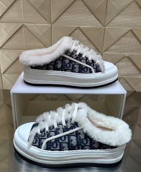 女款毛绒休闲鞋la010