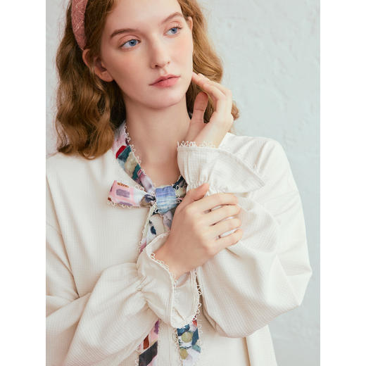 两三事 素笺束梦 2025冬季新款复古印花领带木耳边裙摆连衣裙长裙 商品图2