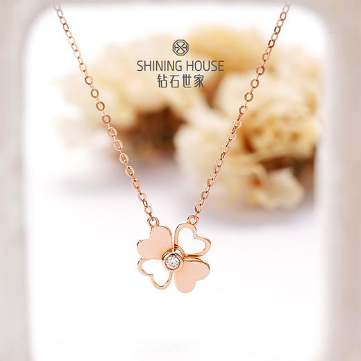 【甄选钻饰】【专享】钻石世家 恋恋四叶草 18K金钻石项链  蝴蝶吊坠项链 一款两戴项链 多种佩戴方式钻石项链（链长约45厘米，重约1g） 商品图7