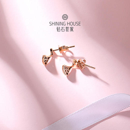 【甄选钻石】【专享】钻石世家18k金钻石耳钉 商品图4