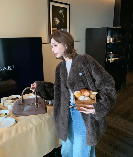 品牌直发~【AUChris双排扣100%羊剪绒真毛外套ACW2579 】一件就足够御寒！圣诞、年会、过年的"战衣"WD 商品图3