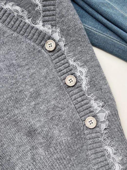 秋冬新款~超绝设计款！【蕾丝拼接 V 领收腰针织长袖外套】甄选34.9%绵羊毛混纺面料，手感紧密细腻~无标发货WD 商品图9