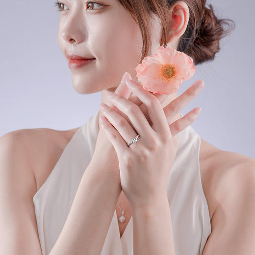 【甄选钻饰】【专享】钻石世家 耀爱系列 18K钻石女戒CNC送女友求婚自带 商品图6