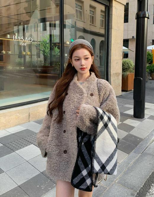 品牌直发~【AUChris双排扣100%羊剪绒真毛外套ACW2579 】一件就足够御寒！圣诞、年会、过年的"战衣"WD 商品图2