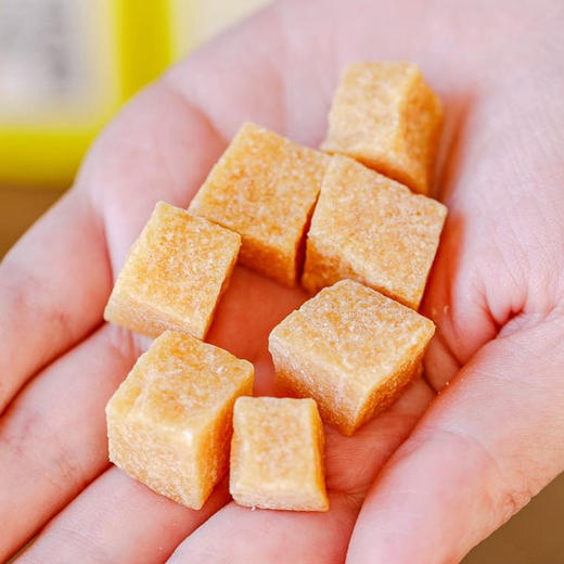 【秋冬护嗓】手敲梨膏糖 3.5斤天山雪梨凝炼1斤膏糖 含化间抚平干燥与咳嗽 110g/盒 商品图3