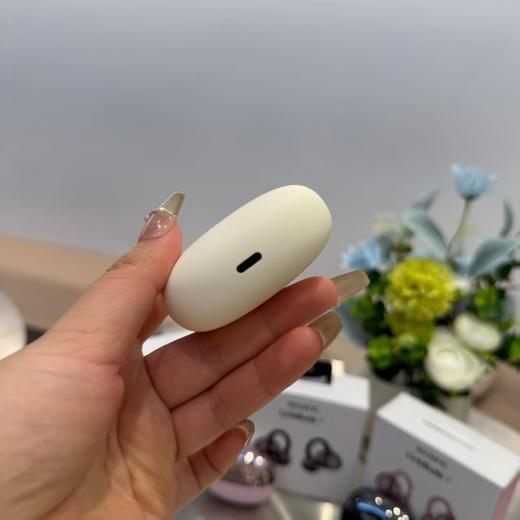 索尼耳机采用了独特的耳夹式佩戴方式 商品图1