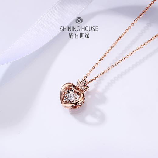 【甄选钻饰】【特惠】【门店同款】钻石世家 18K金钻石吊坠 爱随心动系列锁骨链 明星同款《小灯芯》 商品图6