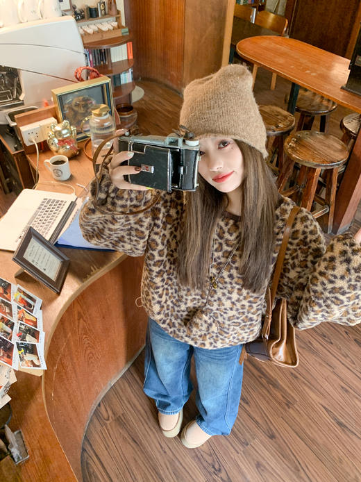 <曾小咸推荐> 现货秒杀！微信超特价！复古豹纹羊羔毛无帽圆领卫衣 日常239.99 立减140 秒杀99.99！ 商品图8