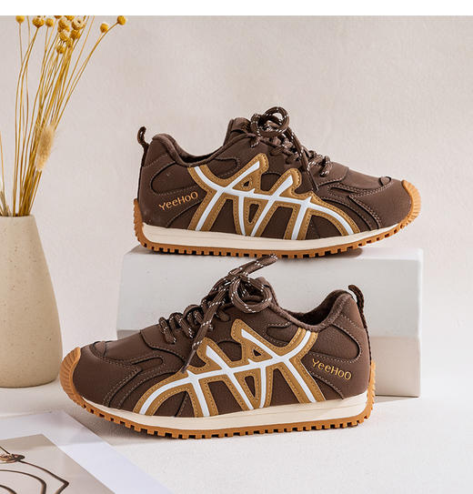 【英氏YeeHo0童鞋冬季魔术贴加绒软底舒适运动鞋YHYLF2541805】🌵每款颜色搭配活泼亮眼，🌼流畅又动感，还有撞色拼接等设计 💥能轻松打造出潮娃造型，让孩子穿上后充满时尚感  商品图3