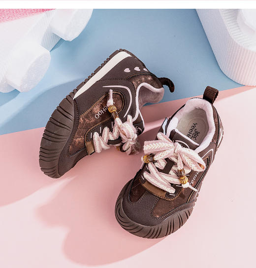 【英氏YeeHo0童鞋冬季魔术贴复古加绒运动鞋YHFEL2542308】🌵每款颜色搭配活泼亮眼，🌼流畅又动感，还有撞色拼接等设计 💥能轻松打造出潮娃造型，让孩子穿上后充满时尚感  商品图3