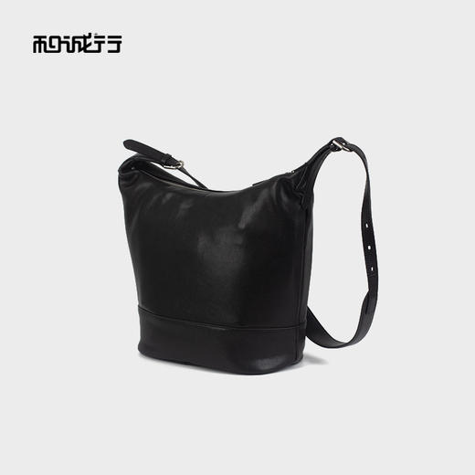 和诚行2025秋冬新款腋下慵懒风推特包简约通勤单肩斜挎包4420179 商品图4