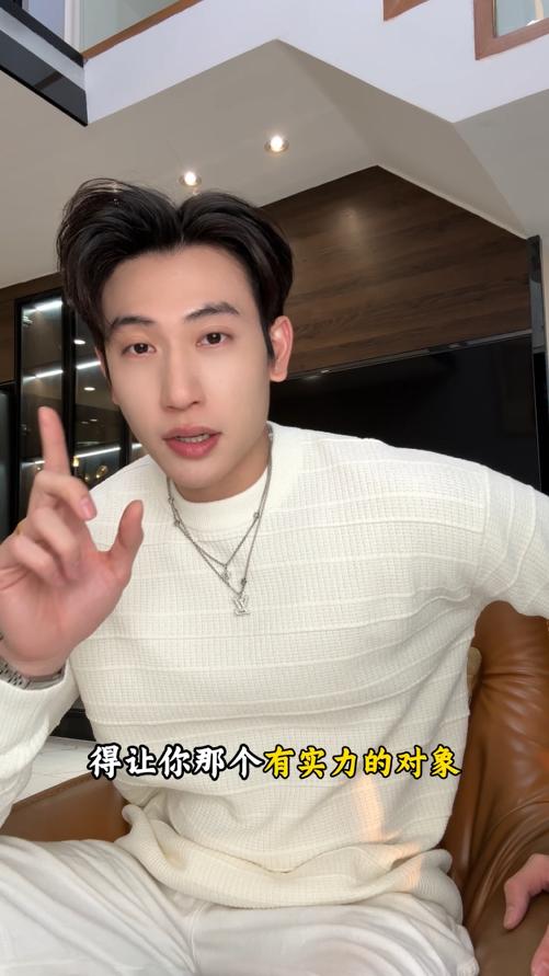 88018SDSA男士秋冬新款痞帅男装韩版简约纯色舒适褶皱圆领毛衣百搭时尚 商品图0