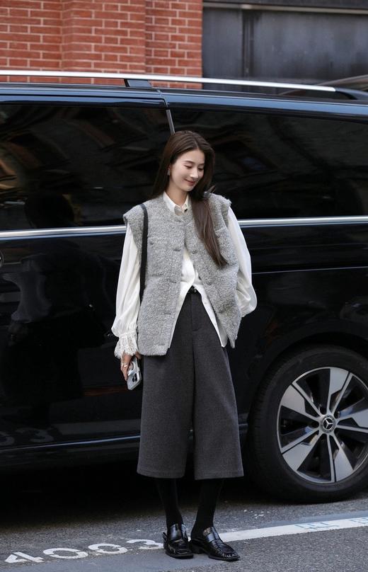 加厚高级感羊毛呢料阔腿8分靴裤 商品图1