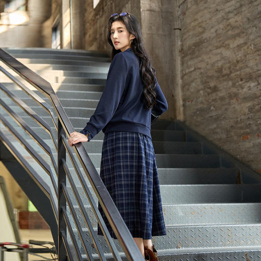 奢姿大码女装2025秋季减龄蝴蝶结格纹两件套胖妹妹V领时尚套装9953994372 商品图3