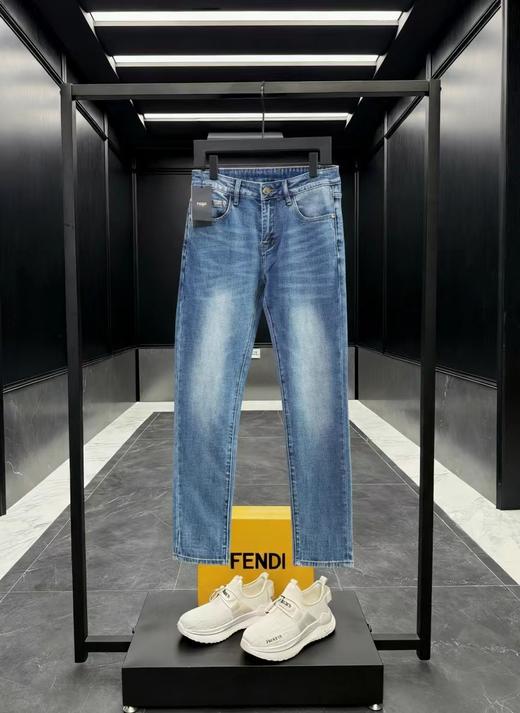 D112919男士水洗背部腰带口袋刺绣休闲牛仔裤 商品图0