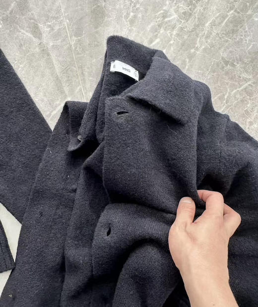 全新正品MANGO25年新款35%羊毛+11%羊驼毛混纺男士翻领针织毛衣开衫
25年新款欧单 国内猫店在售同款折后499
就一个M码适合170-175 130-150斤断码捡漏 商品图2