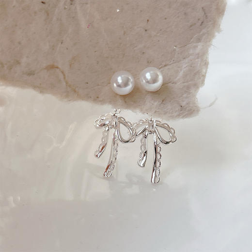轻奢镂空蕾丝蝴蝶结搭配珍珠银针耳环-纪念日百货门店同款163943097 商品图4