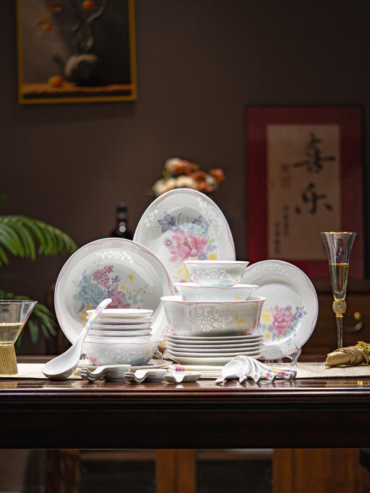 新品 |   富玉景德镇陶瓷餐具套装乔迁新居家用高颜值玲珑瓷花园绮梦餐具轻奢高级感 商品图0