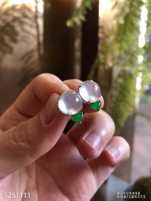 5251111，蛋面耳钉。具体价格微信咨询 商品图0