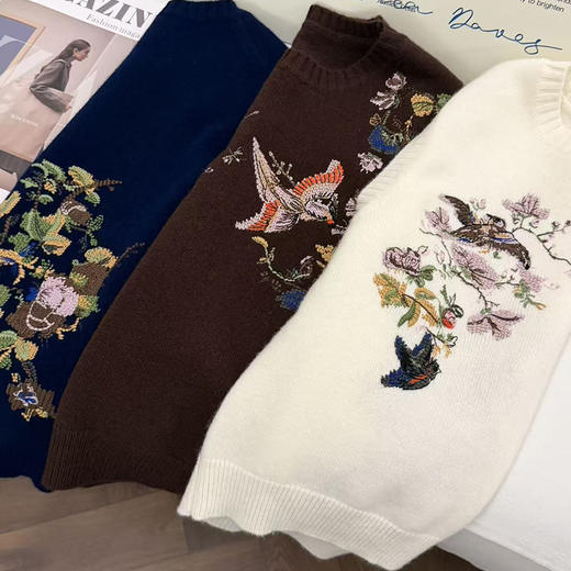 「自」全新升级【铂金会员321/天猫429/差价108】(03519)洛诗琳重工花鸟刺绣羊毛针织马甲2025秋冬气质毛衣背心 商品图1