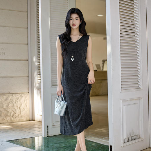 奢姿大码女装2025秋季气质简约V领背心连衣裙胖妹妹时尚无袖裙子9953869897 商品图0