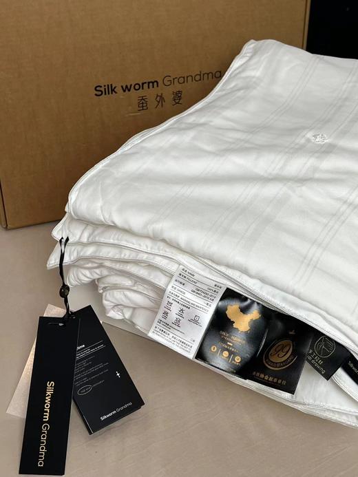 D112937柔软轻盈蚕丝被盖在身上完全没有压迫感 商品图4