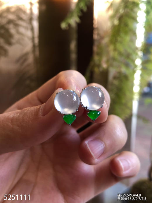 5251111，蛋面耳钉。具体价格微信咨询 商品图2