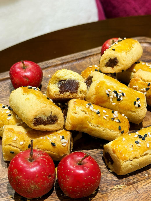 手作山楂软酥（皮酥酥软软，内陷酸酸甜甜的，口感真的很不错，山楂的味道很浓郁，表面的芝麻也很加分，这款是属于越吃越上瘾的解馋美食，搭配咖啡或茶实在是一种身心愉悦的享受。净重300克，约15根左右） 商品图2