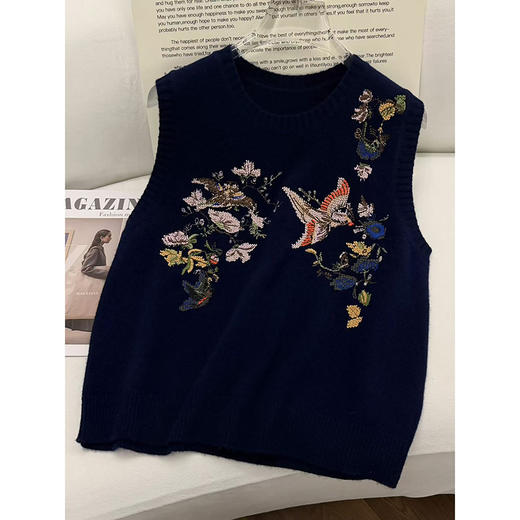 「自」全新升级【铂金会员321/天猫429/差价108】(03519)洛诗琳重工花鸟刺绣羊毛针织马甲2025秋冬气质毛衣背心 商品图3