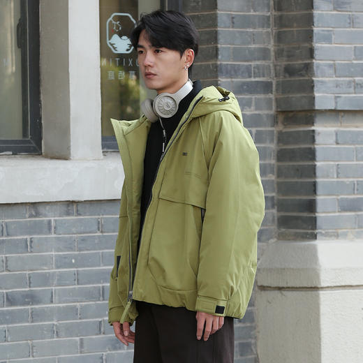 DRONKOO 2025 连帽左胸金属标前活页斜拉链户外风短款中厚羽绒服 商品图1