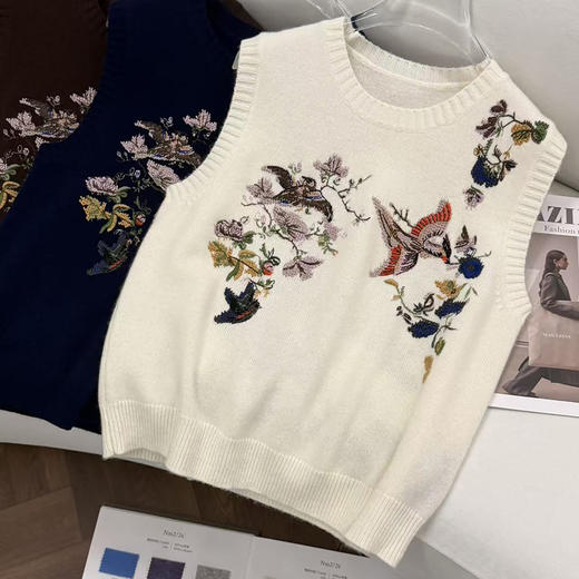 「自」全新升级【铂金会员321/天猫429/差价108】(03519)洛诗琳重工花鸟刺绣羊毛针织马甲2025秋冬气质毛衣背心 商品图0