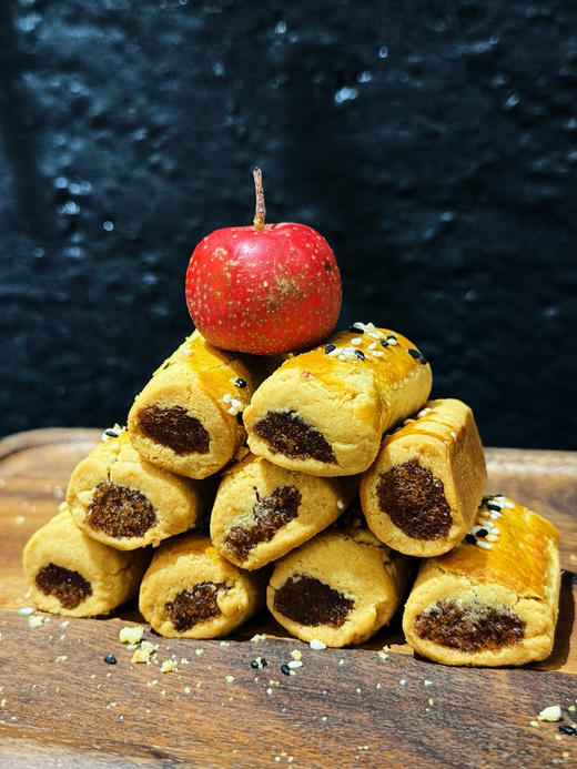 手作山楂软酥（皮酥酥软软，内陷酸酸甜甜的，口感真的很不错，山楂的味道很浓郁，表面的芝麻也很加分，这款是属于越吃越上瘾的解馋美食，搭配咖啡或茶实在是一种身心愉悦的享受。净重300克，约15根左右） 商品图4