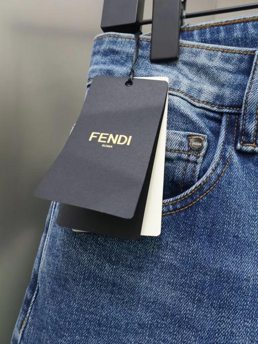 D112919男士水洗背部腰带口袋刺绣休闲牛仔裤 商品图11