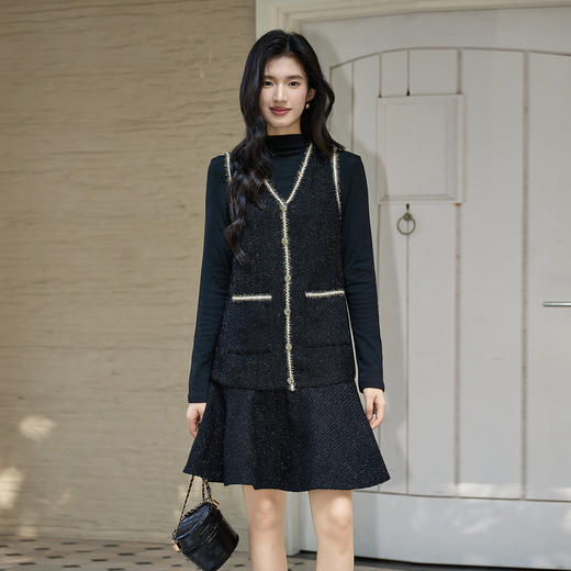 奢姿大码女装2025冬季纽扣装饰荷叶摆背心裙胖妹妹时尚V领连衣裙9954870527A 商品图4