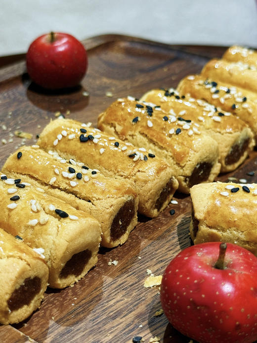 手作山楂软酥（皮酥酥软软，内陷酸酸甜甜的，口感真的很不错，山楂的味道很浓郁，表面的芝麻也很加分，这款是属于越吃越上瘾的解馋美食，搭配咖啡或茶实在是一种身心愉悦的享受。净重300克，约15根左右） 商品图7