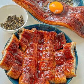 【斌哥优选】蒲烧活烤鳗鱼。肉质厚质，外焦里嫩。只要加热五分钟即可解锁美食，一口米饭一口鳗鱼，性价比老高了。