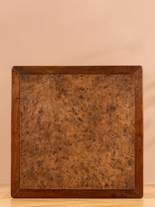 清早期	黄花梨镶瘿木劈料罗锅枨圆包圆方桌 商品图2