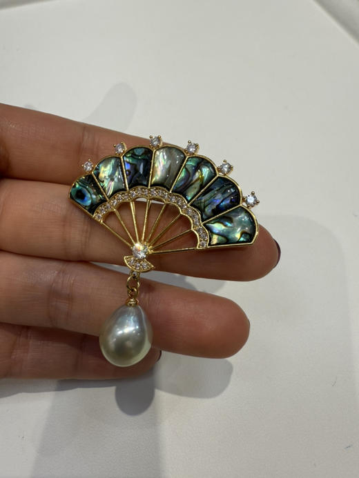 五彩缤纷极光鲍鱼贝 团扇造型 巴洛克水滴珍珠 灵动胸针 商品图4