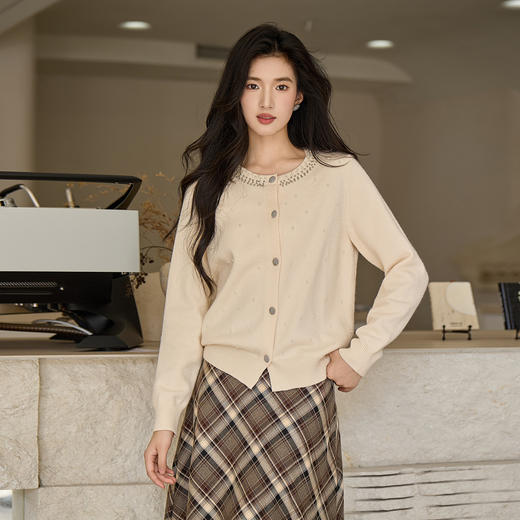 奢姿大码女装2025秋季胖妹妹时尚减龄珍珠水钻装饰圆领针织开衫9653653719 商品图4