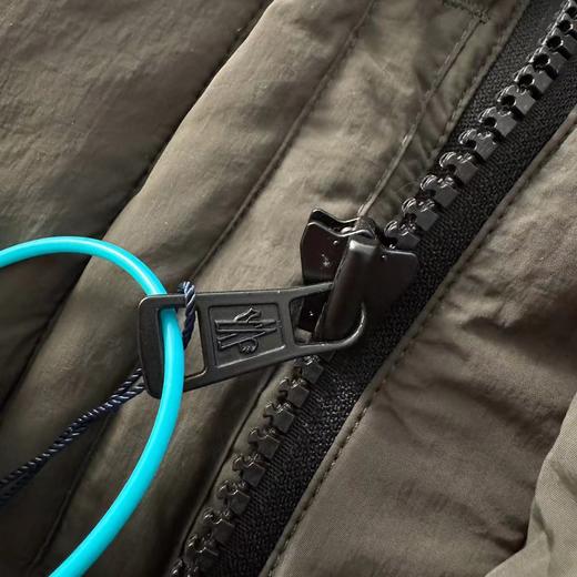 D112925联名款防水尼龙缝线连帽羽绒服外套男女同款 商品图14