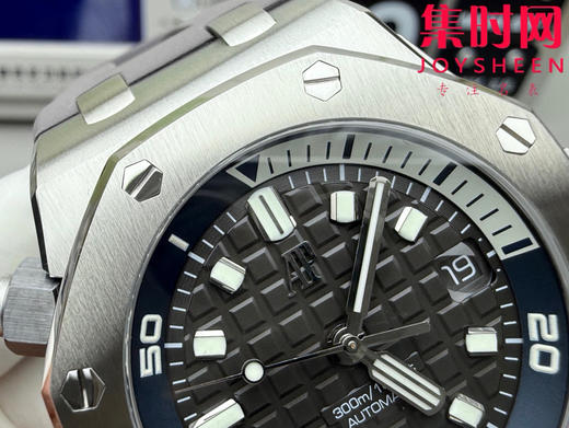 APS爱彼皇家橡树15720ST系列 水泥灰 男士腕表 搭载全新定制一体机Cal.4308全自动机械机芯，表盘尺寸42x14.2mm, 不惜高成本开发一体机 商品图3