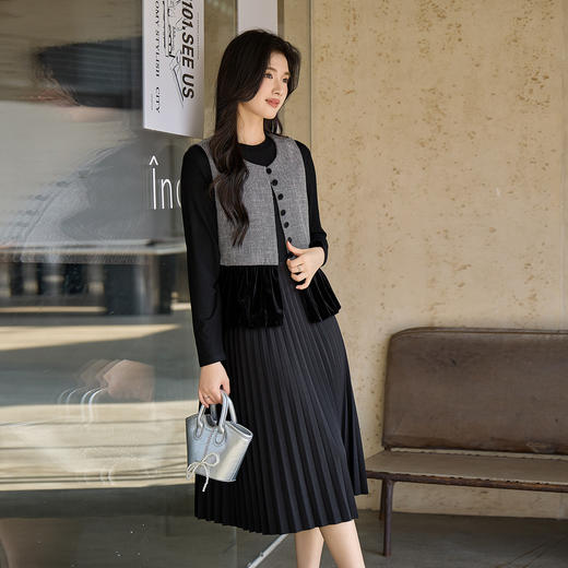 奢姿大码女装2025冬季简约圆领小黑裙胖妹妹针织拼接百褶连衣裙9954853711B 商品图2