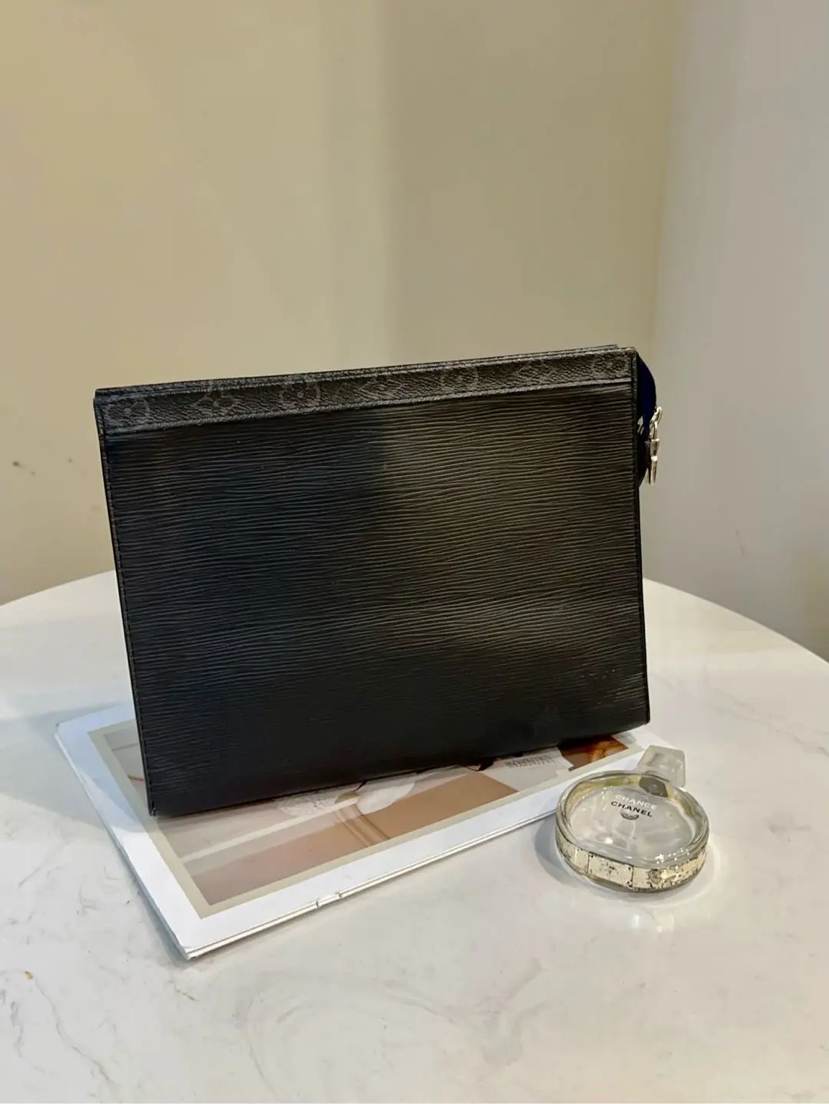 LV 洗漱26 水波纹牛皮 黑拼蓝 手拿包