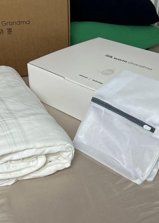 D112937柔软轻盈蚕丝被盖在身上完全没有压迫感 商品图2
