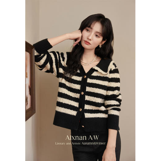 【6折秒杀】鹿向南「乌梅子酥」黑杏色条纹针织衫女2025秋气质慵懒风长袖上衣L50616 商品图1