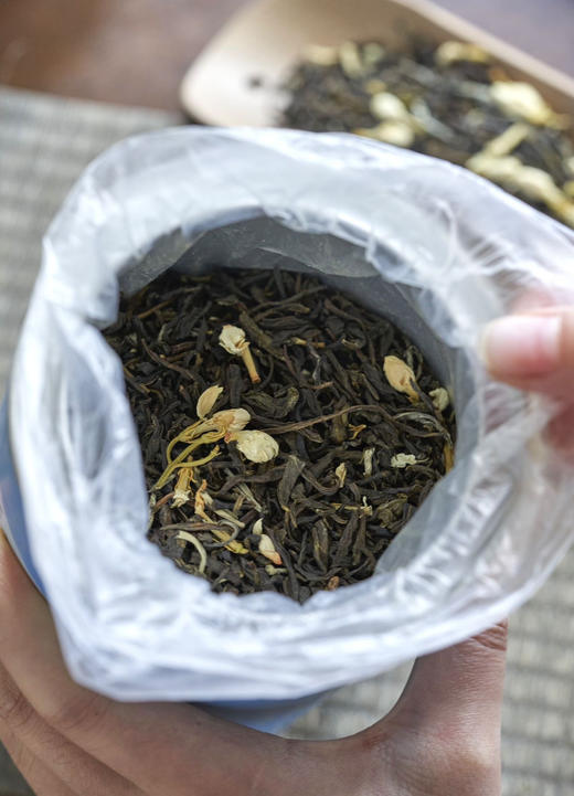 清仓团❗仅💰69元抢两大罐【卧芳华晴蓝罐茉莉花茶】，🔥茉莉花茶就可以调和👍🏻清新口气 🈶茉莉花香太好闻😆，1000朵茉莉制作1斤的茉莉花茶🌸 ，600小时七窨一提😋 商品图3