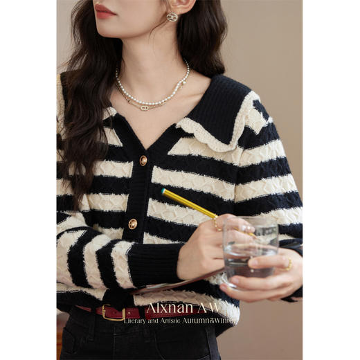 【6折秒杀】鹿向南「乌梅子酥」黑杏色条纹针织衫女2025秋气质慵懒风长袖上衣L50616 商品图3