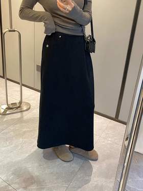 D112902极简A版高腰设计一体复合绒半身裙