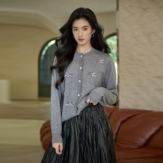 奢姿大码女装2025秋季减龄蝴蝶结圆领针织衫胖妹妹时尚百搭上衣9554691045 商品图0