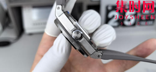 APS爱彼皇家橡树15720ST系列 水泥灰 男士腕表 搭载全新定制一体机Cal.4308全自动机械机芯，表盘尺寸42x14.2mm, 不惜高成本开发一体机 商品图3